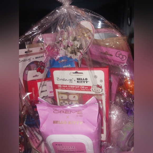 Hello Kitty Basket Bundle - Picture 3 of 4
